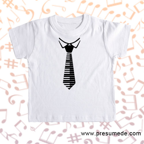 Camiseta infantil con corbata de teclado